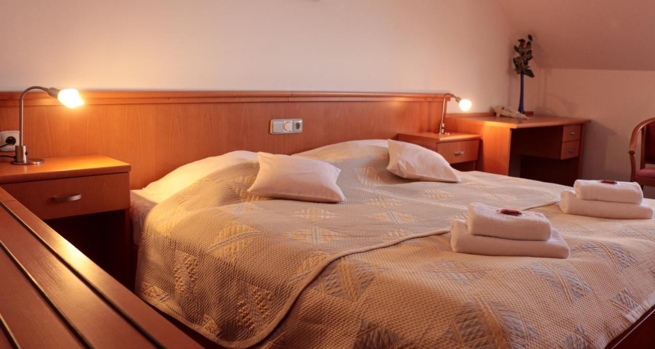 Hotel U Beranka Наход Экстерьер фото