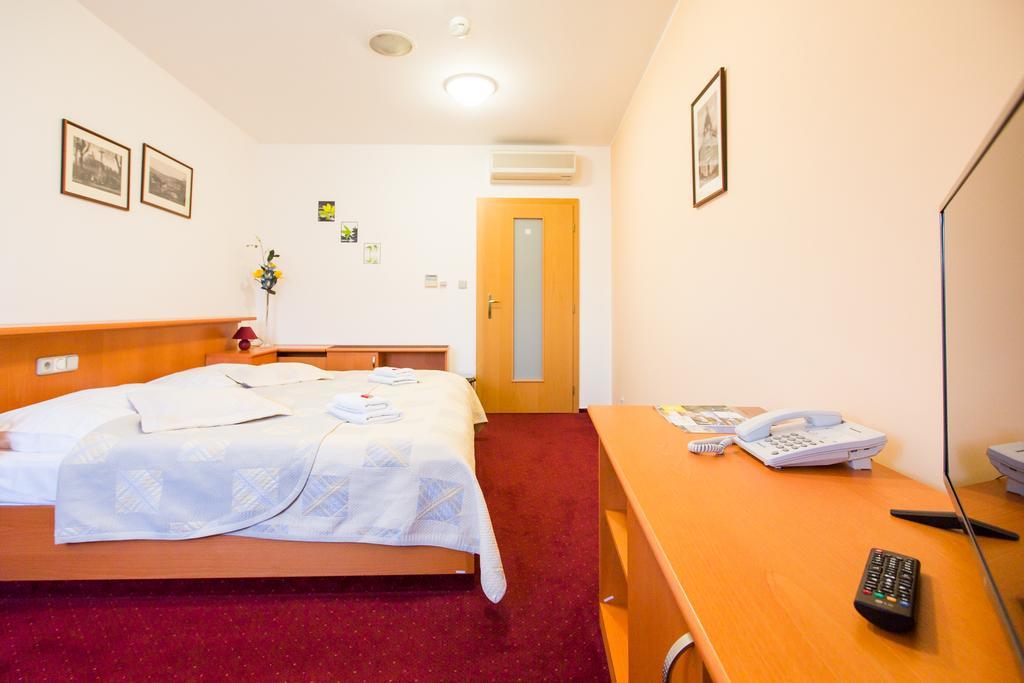 Hotel U Beranka Наход Экстерьер фото